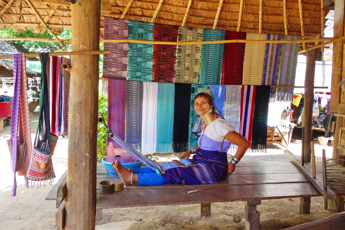 huay pu keng, baan huay pu keng, long neck village, baan nam phiang din, baan nam piang din