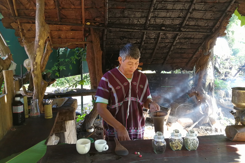 trekking at baan mae klang luang, trekking at pha dok siew nature trail, trek baan mae klang luang, tour trekking at baan mae klang luang, doi tnthanon national park, doi inthanon, trekking doi inthanon national park, trekking doi inthanon