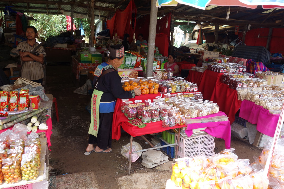 Hmong market, Hmong marketdoi inthanon, doi tnthanon national park, doi inthanon, trekking doi inthanon national park, trekking doi inthanon