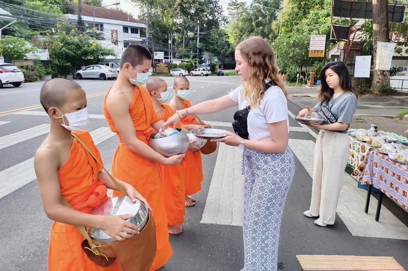 offering food to monks, present food to monks, offering foods to monks, present foods to monk