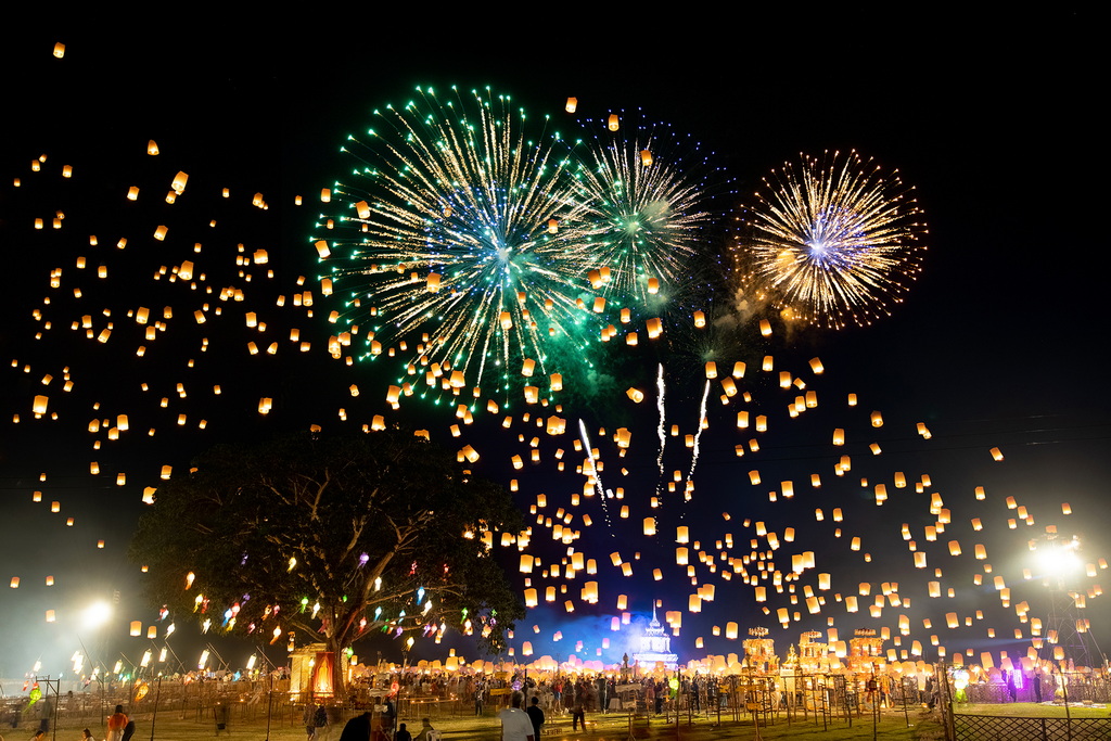 sky lantern festival, yi peng lantern festival, yi peng, lantern festival, chiang mai lanterns, CAD khomloy, chiang mai yi peng lantern festival, yi peng sky lantern festival tickets