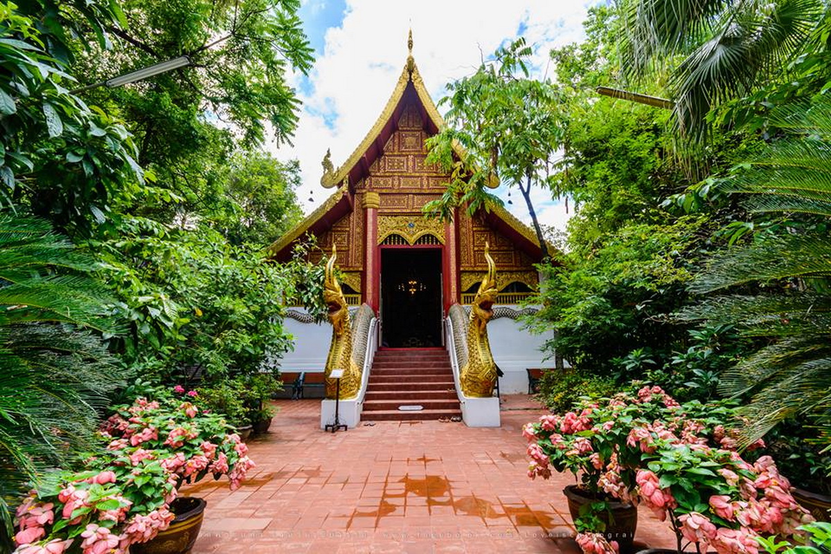 Wat Phra Kaew Chiang Rai ‘Feast your eyes with its emeral Lord Buddha’