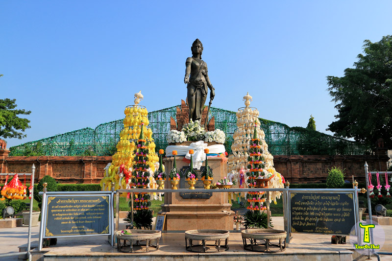 camadevi monument, queen camadevi monument, camadevi monument lamphun, cama devi monument, queen cama devi monument
