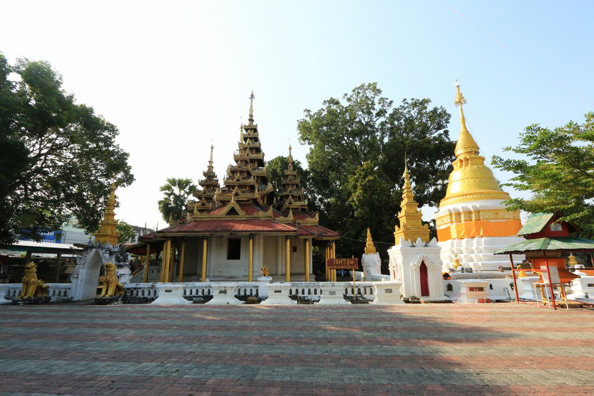 Wat Sri Chum Lampang‘See the Burmese temple.’